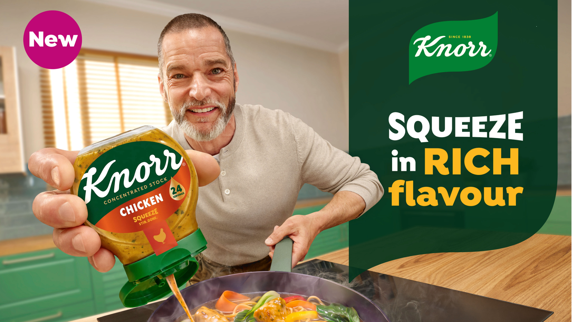 Fred Sirieix squeezes Knorr chicken stock into a pan beside the slogan “Squeeze in rich flavour.”