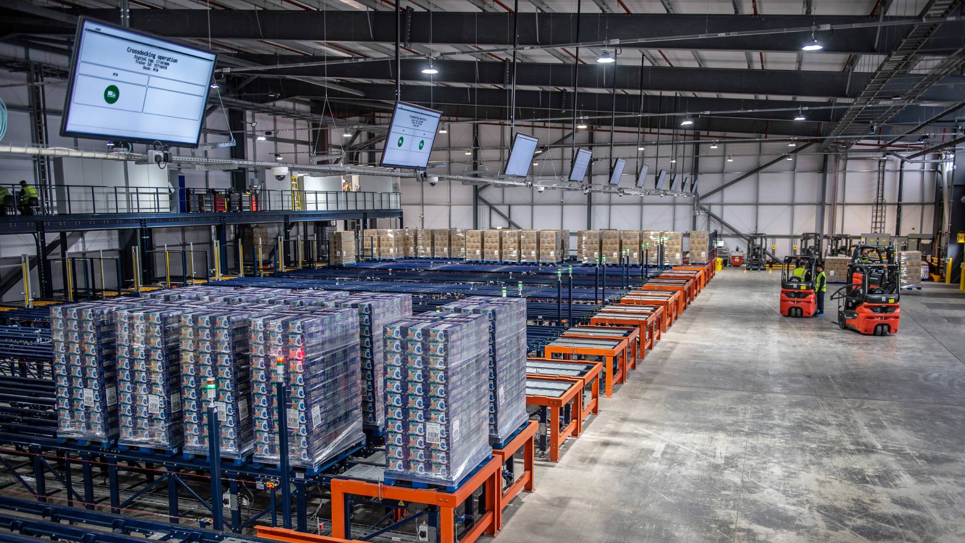 Pallets on conveyer belts